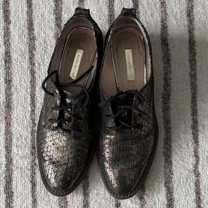 Louise et Cie Black and Gold Textured loafers